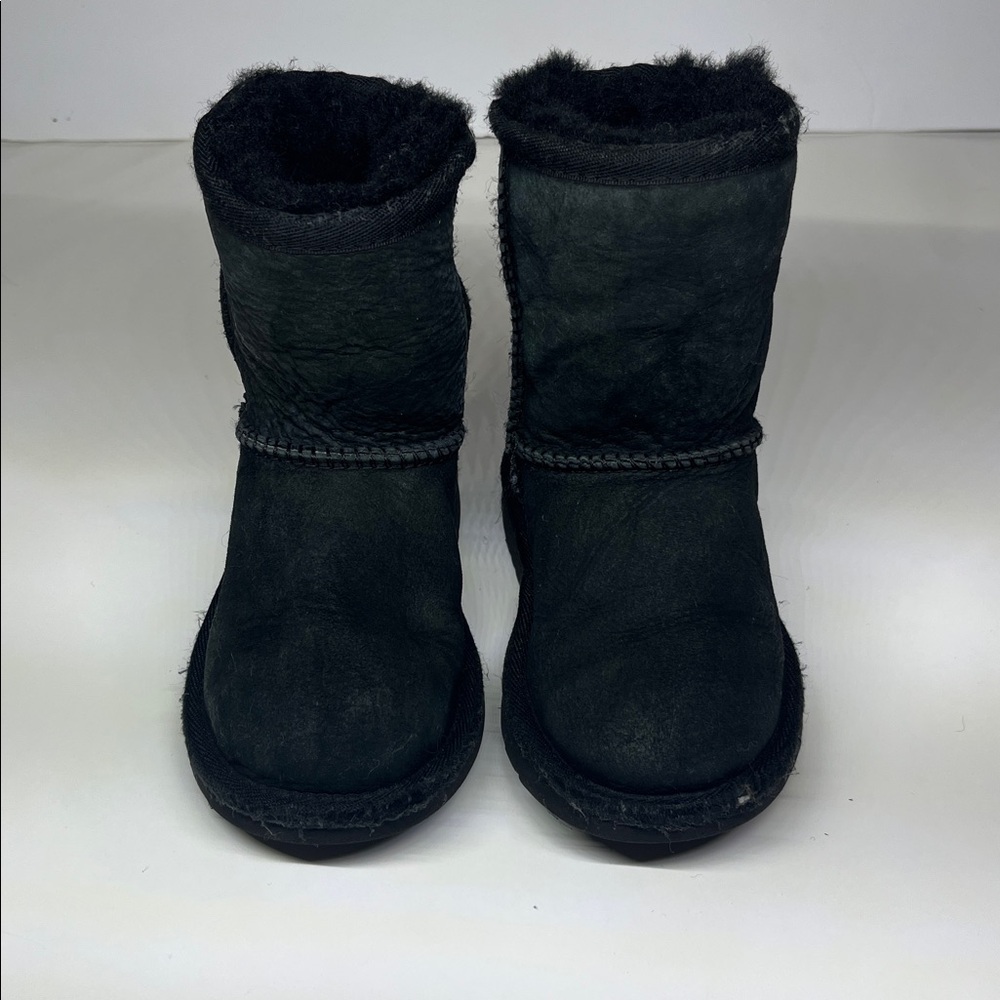 ❄️❄️ UGG Australia Boots ❄️❄️ - Picture 2 of 8